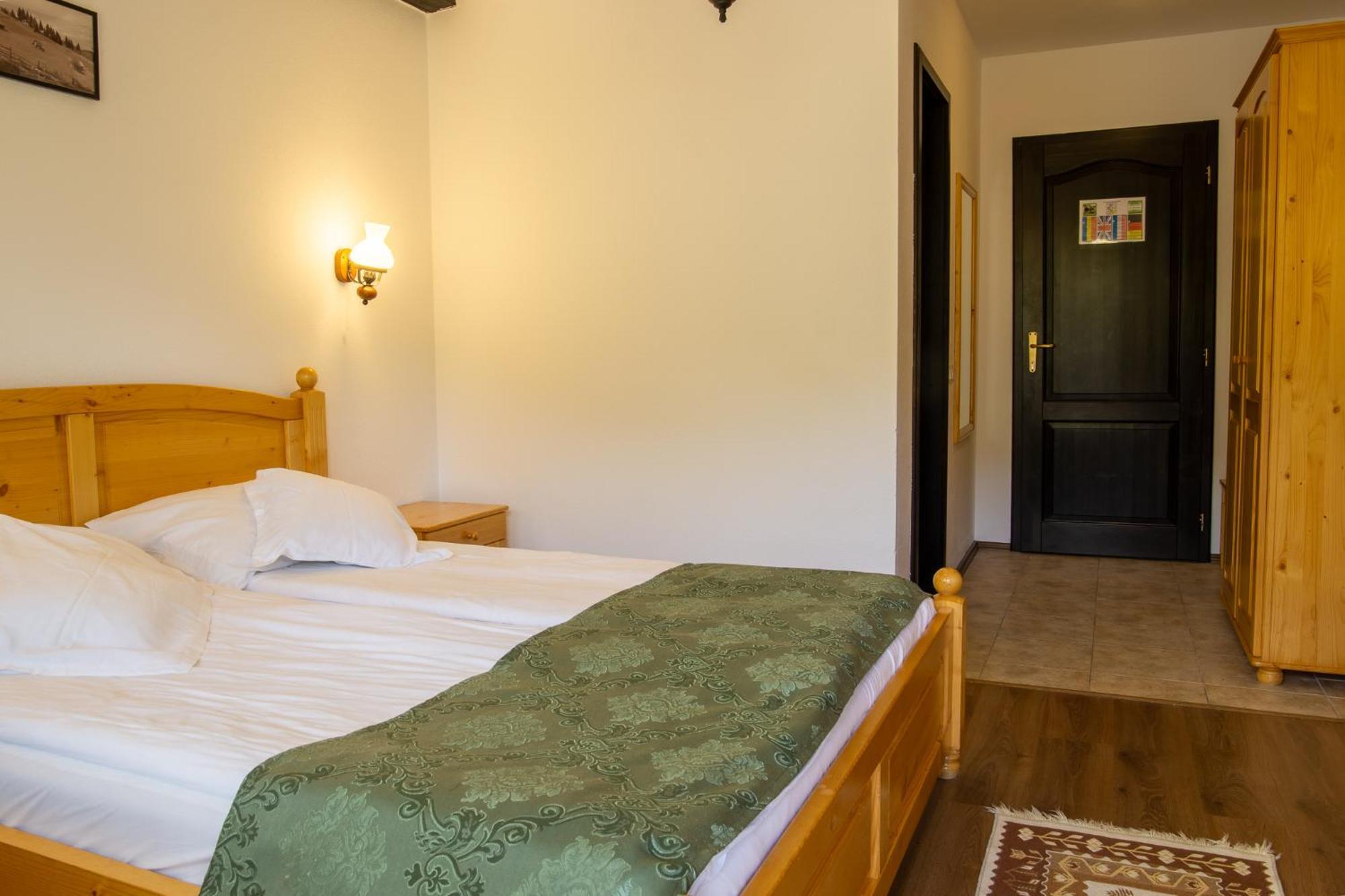 Poiana Soarelui Bed & Breakfast Moeciu De Sus Exterior photo