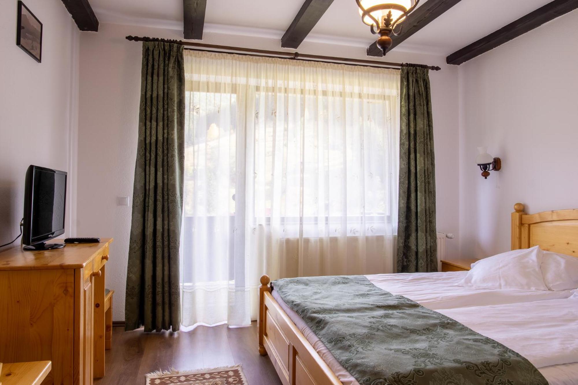 Poiana Soarelui Bed & Breakfast Moeciu De Sus Exterior photo